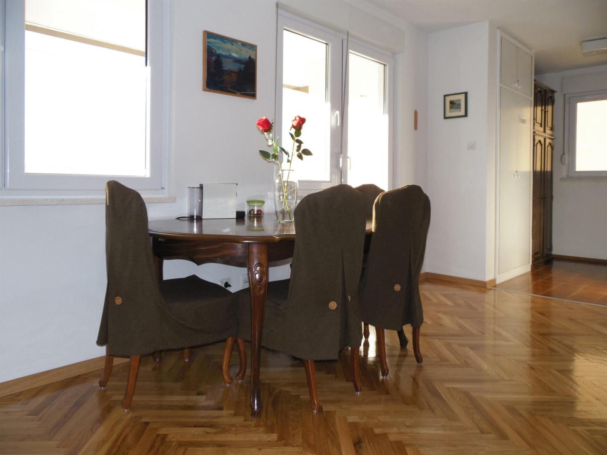 Eurit Shown In Detail Apartman
