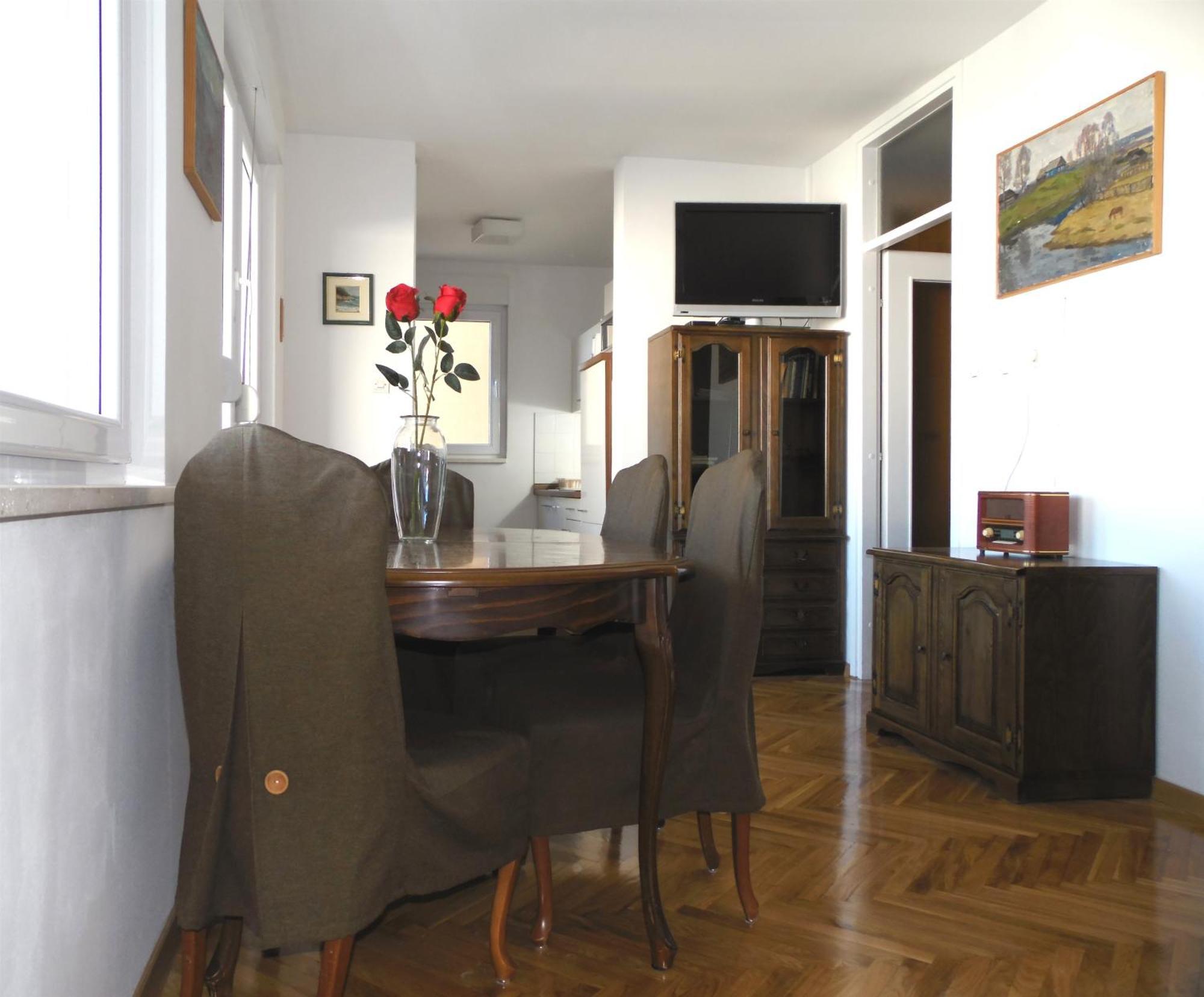 Apartman Eurit Shown In Detail *